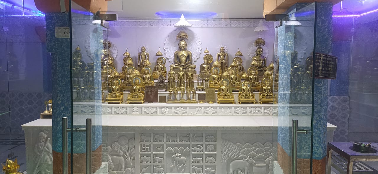 1008 Shri Chandraprabhu Digamber Jain Mandir, Hatkapura, Chanderi, District - Ashoknagar (M.P.) main image