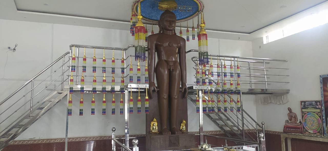 1008 Shri Chandraprabhu Digamber Jain Mandir, Hatkapura, Chanderi, District - Ashoknagar (M.P.) thumbnail 2