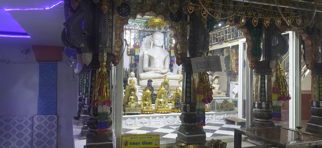 1008 Shri Chandraprabhu Digamber Jain Mandir, Hatkapura, Chanderi, District - Ashoknagar (M.P.) thumbnail 3