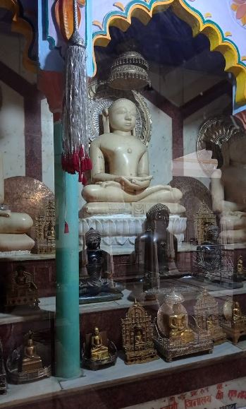 Shri 1008 Chandraprabh Jinalaya Digamber Jain Chota Mandir, Kathali Bazar, Sironj, District - Vidisha (M.P.) image 1