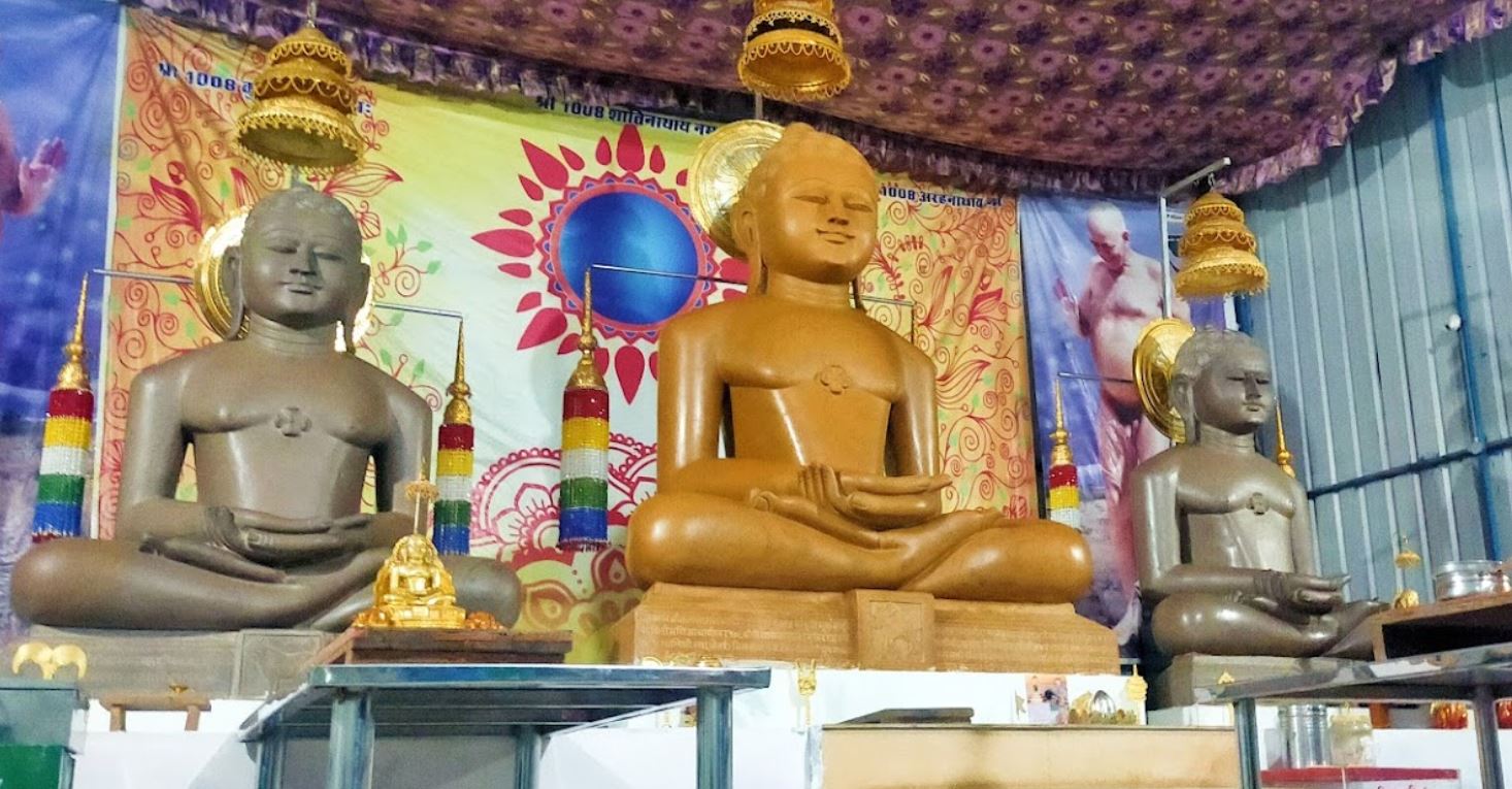 Shri 1008 Trimurti Digamber Jain Panchayati Mandir, Khimlasa, District - Sagar (Madhya Pradesh) image 1