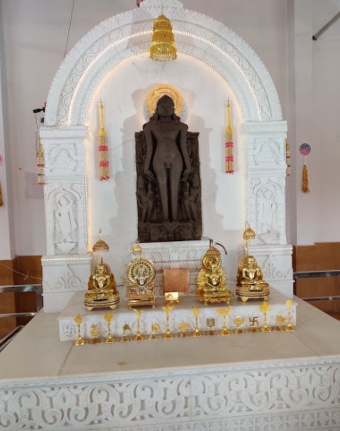 Shri Parshvnath Digamber Jain Mandir, Reoti Range, Rewati, District - Indore (M.P.) image 4