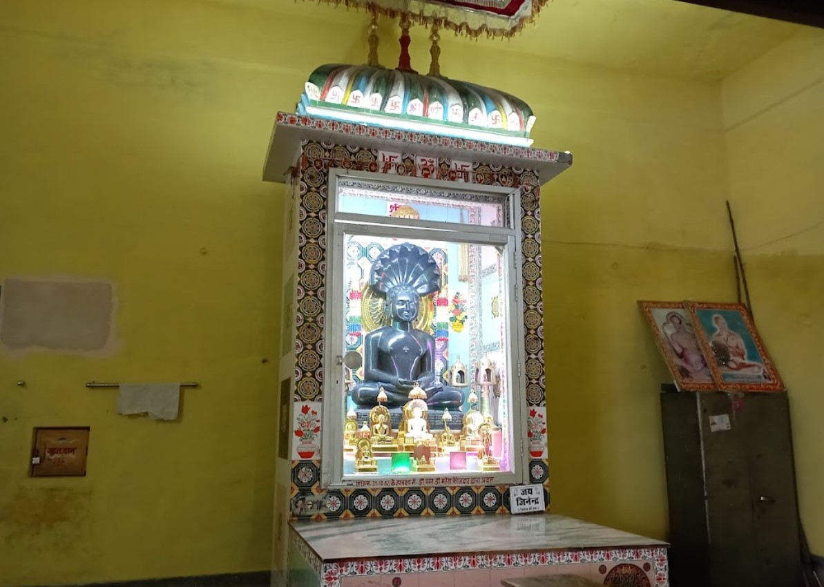 Shri 1008 Shri Parshvnath Digamber Jain Panchayati Bada Mandir Ji, Bhagwan, District - Chhatarpur (M.P.) main image