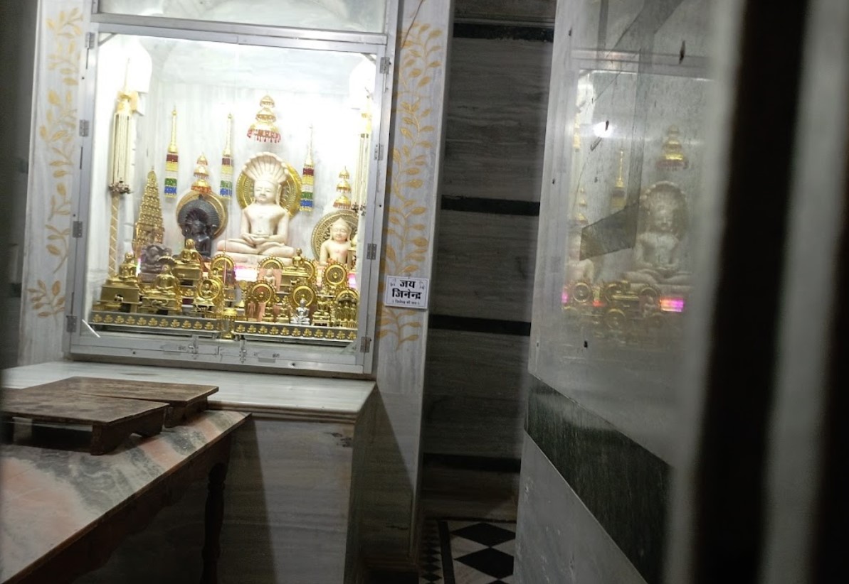 Shri 1008 Shri Parshvnath Digamber Jain Panchayati Bada Mandir Ji, Bhagwan, District - Chhatarpur (M.P.) thumbnail 2