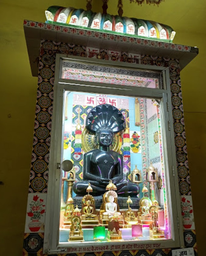 Shri 1008 Shri Parshvnath Digamber Jain Panchayati Bada Mandir Ji, Bhagwan, District - Chhatarpur (M.P.) thumbnail 3