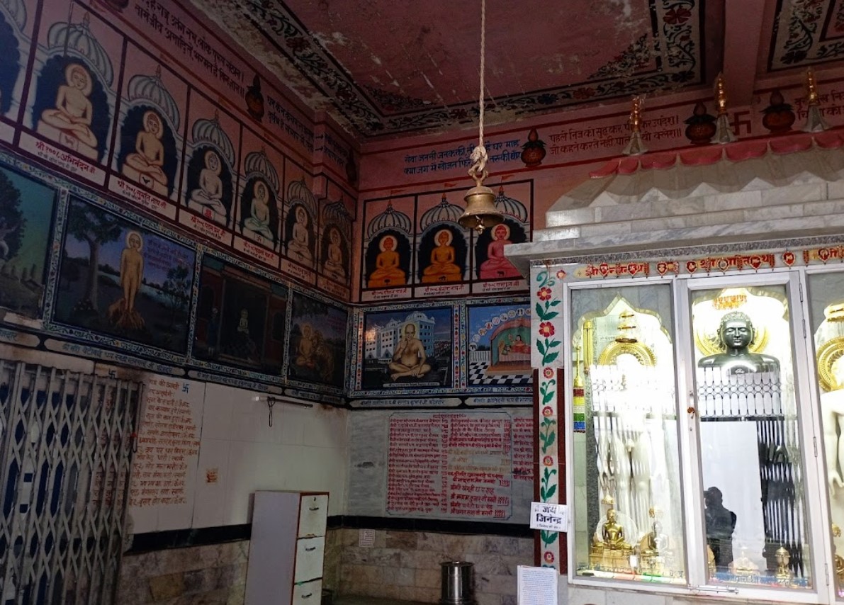 Shri 1008 Shri Parshvnath Digamber Jain Panchayati Bada Mandir Ji, Bhagwan, District - Chhatarpur (M.P.) thumbnail 4