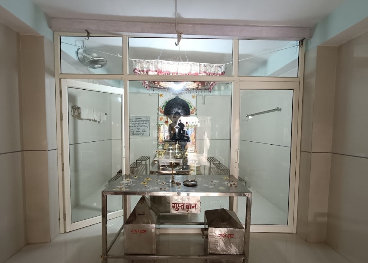 Shri 1008 Digamber Jain Mandir, Orchha, District - Niwari (M.P.) image 4