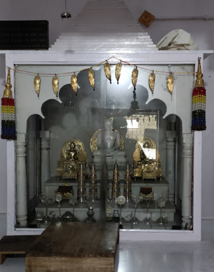 Shri 1008 Digamber Jain Mandir, Orchha, District - Niwari (M.P.) image 6