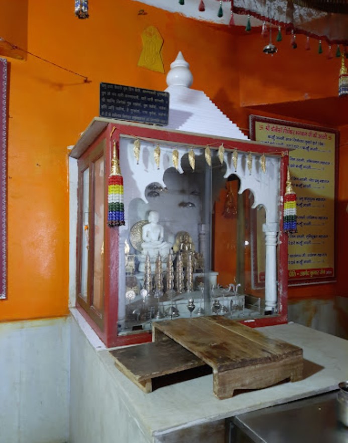 Shri 1008 Digamber Jain Mandir, Orchha, District - Niwari (M.P.) image 7