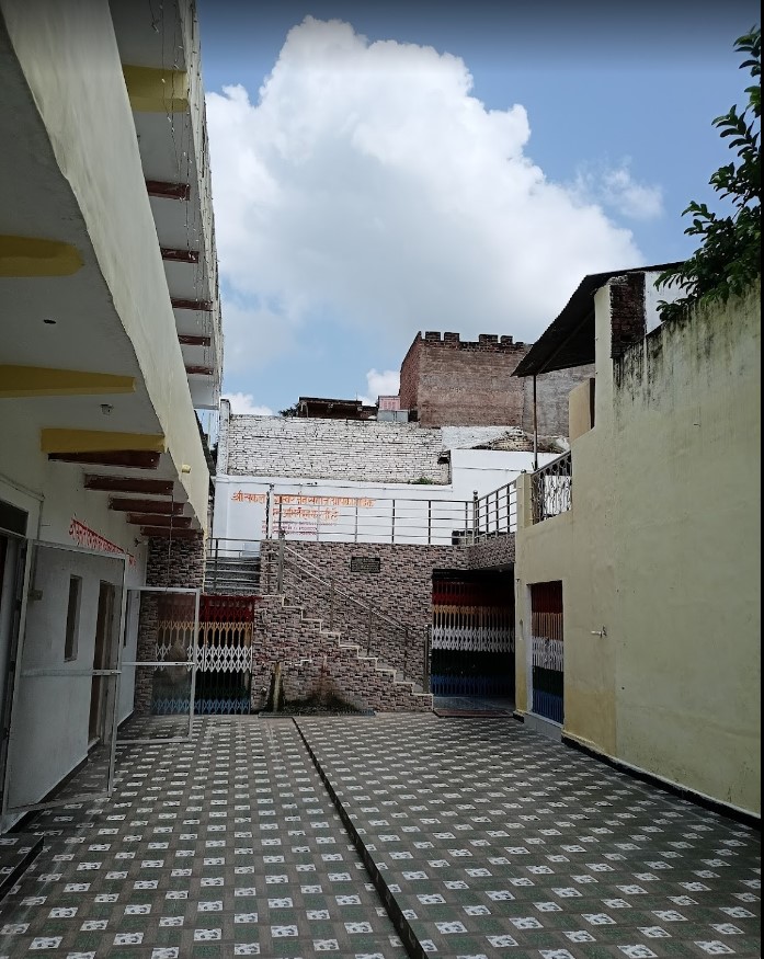 Shri 1008 Parshvnath Digamber Jain Mandir, Lar Ugad, District-Tikamgarh (M.P.) thumbnail 2