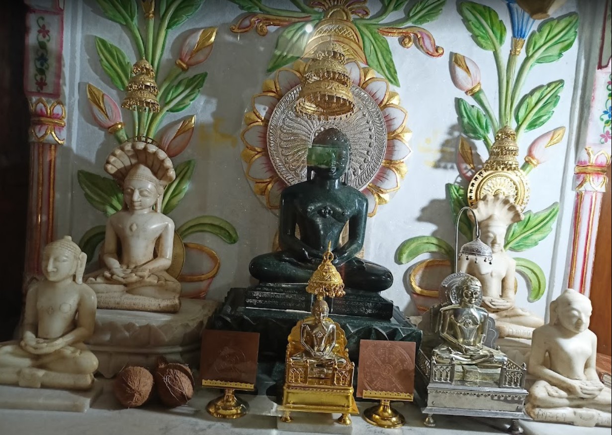 Shri 1008 Parshvnath Digamber Jain Mandir, Lar Ugad, District-Tikamgarh (M.P.) thumbnail 4