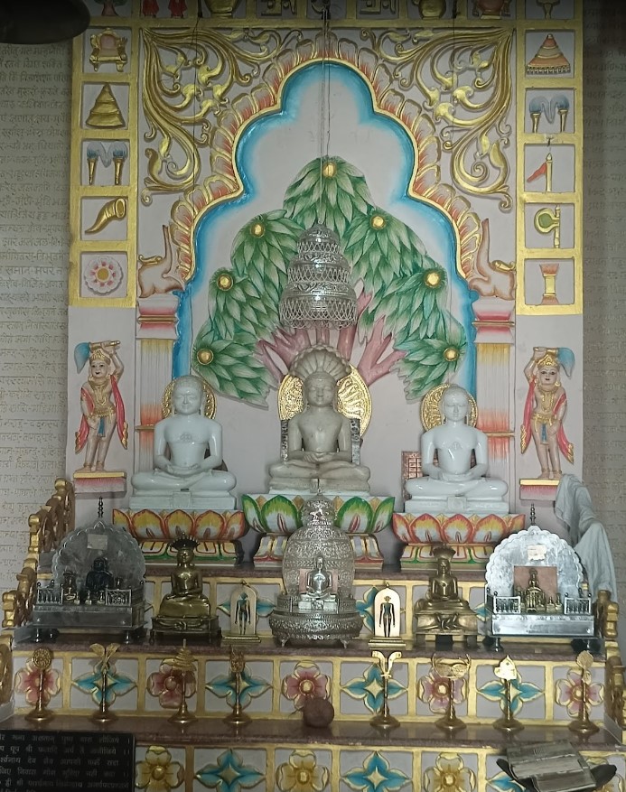Shri 1008 Parshvnath Digamber Jain Mandir, Lar Ugad, District-Tikamgarh (M.P.) thumbnail 6