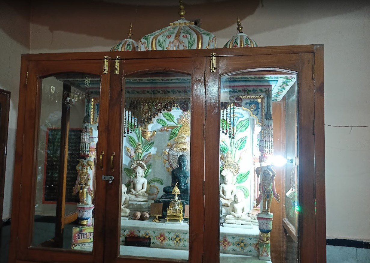 Shri 1008 Parshvnath Digamber Jain Mandir, Lar Ugad, District-Tikamgarh (M.P.) image 8