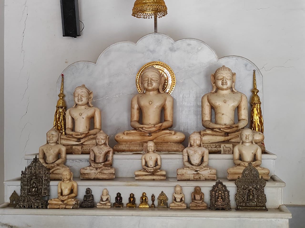 Shri 1008 Parshvnath Digamber Jain Mandir, Maheshwar, District - Khargone (M.P.) thumbnail 2