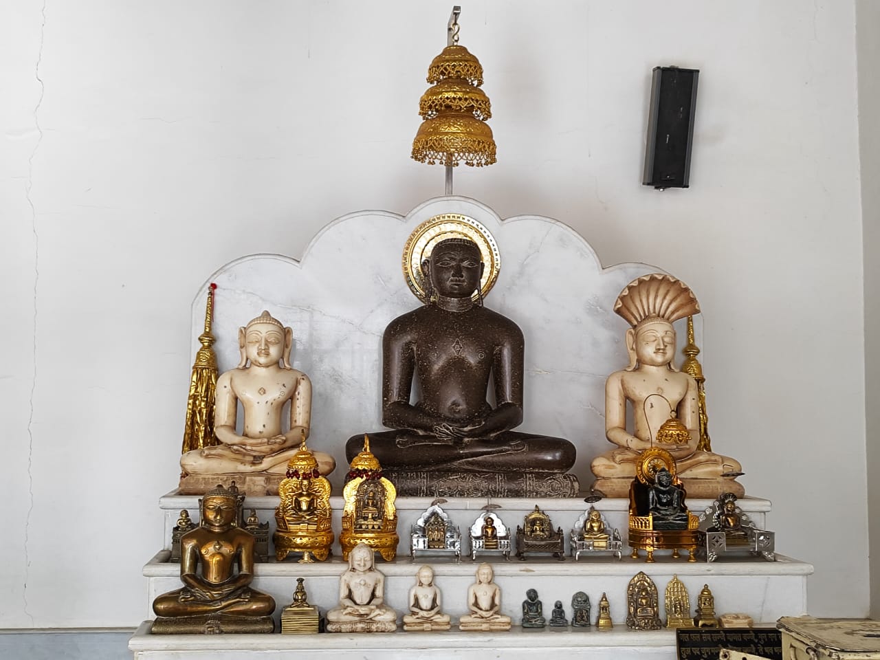 Shri 1008 Parshvnath Digamber Jain Mandir, Maheshwar, District - Khargone (M.P.) thumbnail 3