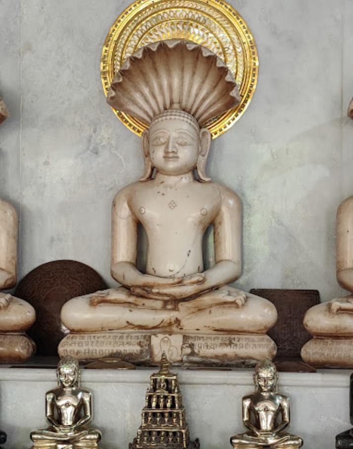 Shri 1008 Parshvnath Digamber Jain Mandir, Maheshwar, District - Khargone (M.P.) thumbnail 5