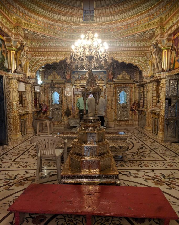 Dada Saheb Ka Pagla, Jain Dadabari, Shree Dada Jinanand Suri Marg, Navrangpura, Ahmedabad (Gujarat) image 3