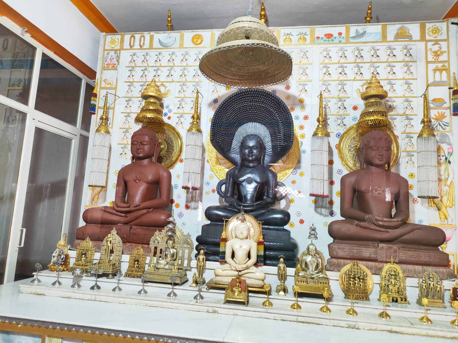 Shri 1008 Parshvnath Digamber Jain Mandir, Dhusarpura, Ganj Basoda, District - Vidisha (M.P.) thumbnail 3
