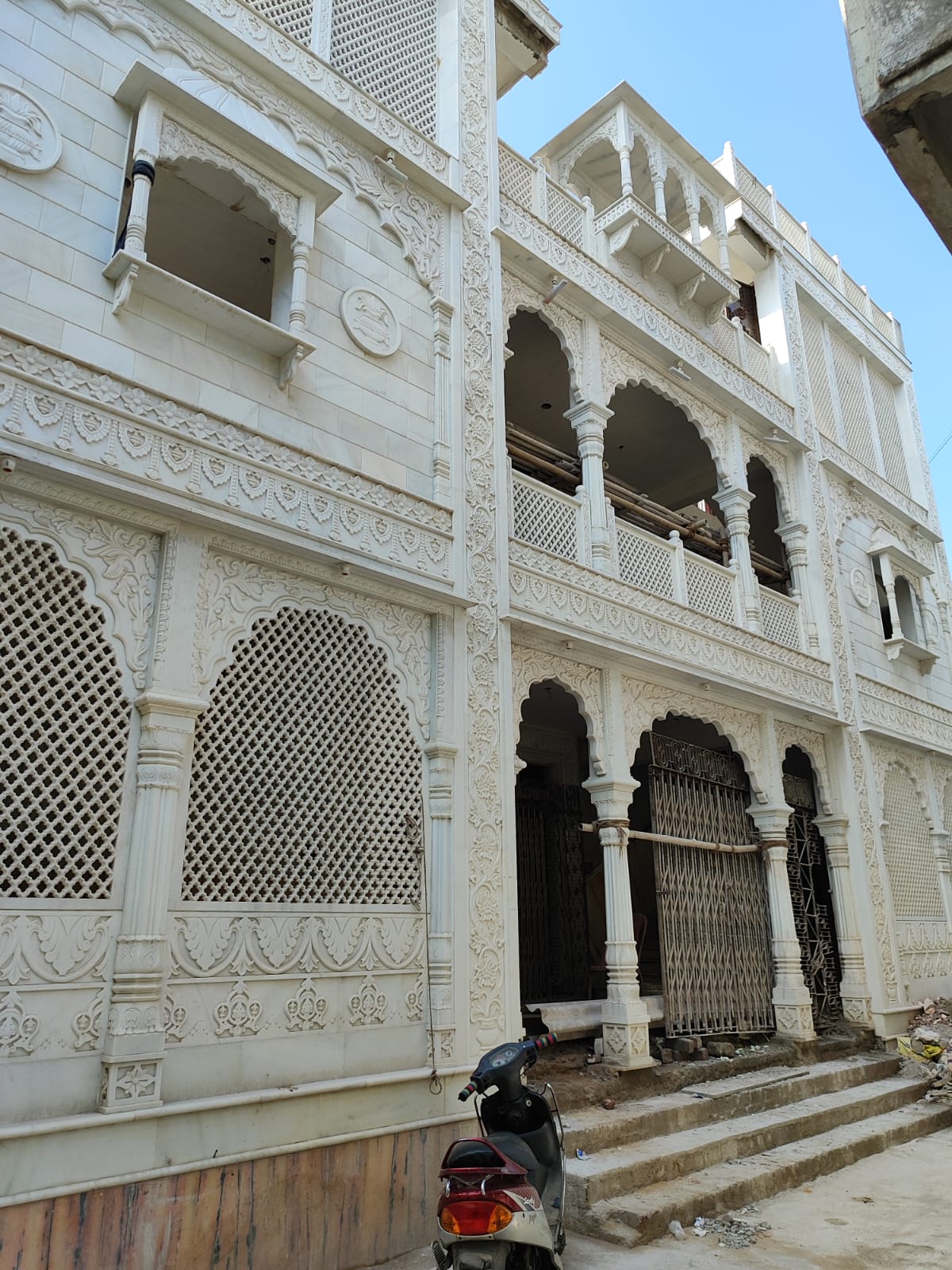 Shri Taaran Taran Digamber Jain Chaitalaya, Dhusarpura, Ganj Basoda, District - Vidisha (M.P.) image 2