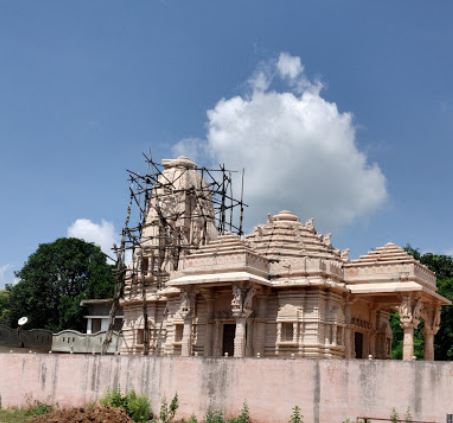 Shri 1008 Vasupujya Digamber Jain Mandir, Dhanpuri, Burhar, District - Shahdol (M.P.) image 1