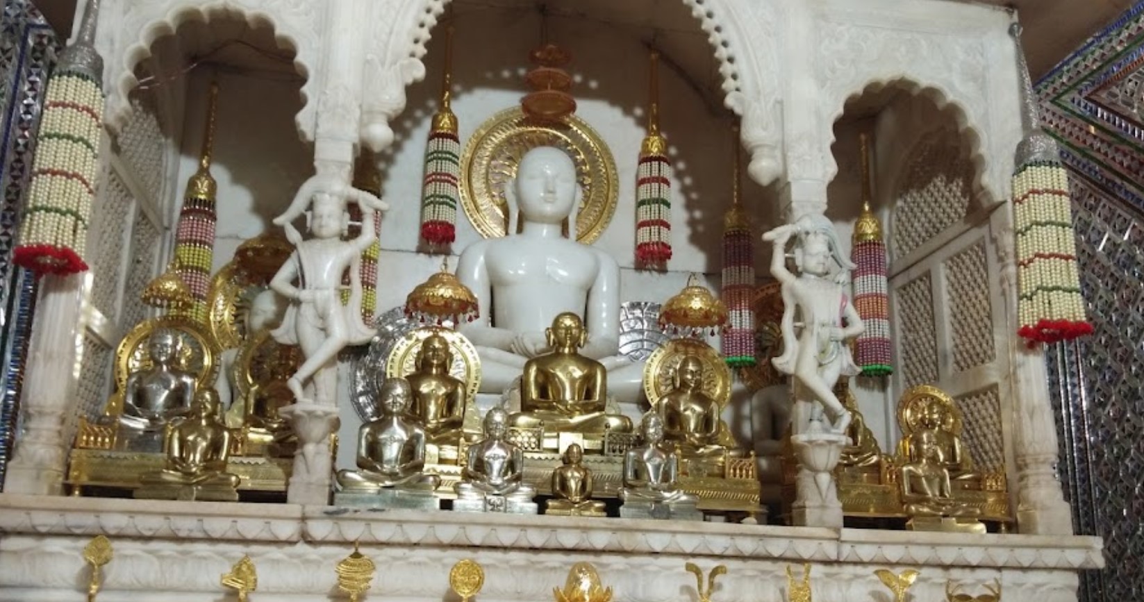 Shri Digambar Jain Bada Mandir, Tada, District - Sagar (M.P.) thumbnail 4