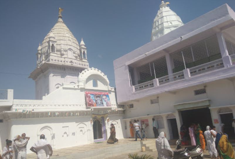 Shri 1008 Chandraprabhu Digamber Jain Mandir, Sihora, District - Sagar (M.P.) image 1