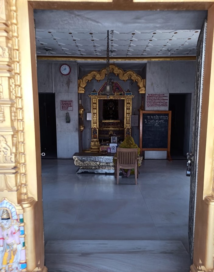 Shri Nakoda Parshvnath Jain Shwetamber Mandir, Rama Talai Khacharod Ka, Khachrod, District - Ujjain (M.P.) thumbnail 2