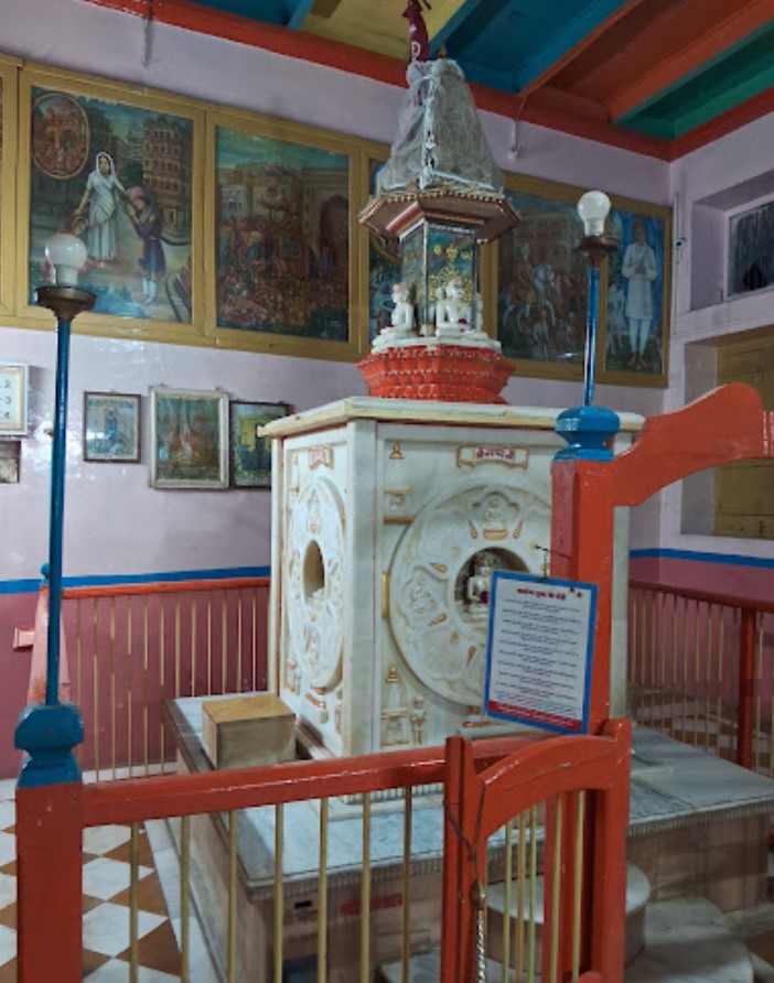 Shri Adinath Bhagwan Jain Shwetamber Mandir, Pipali Bazar, Jaora, District - Ratlam (M.P.) thumbnail 4