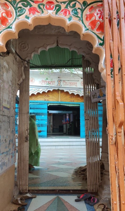 Shri 1008 Parshvnath Digamber Jain Mandir, Trimurti Jinalaya, Lakshmi Bai Marg, Kakaganj, Sagar (M.P.) main image