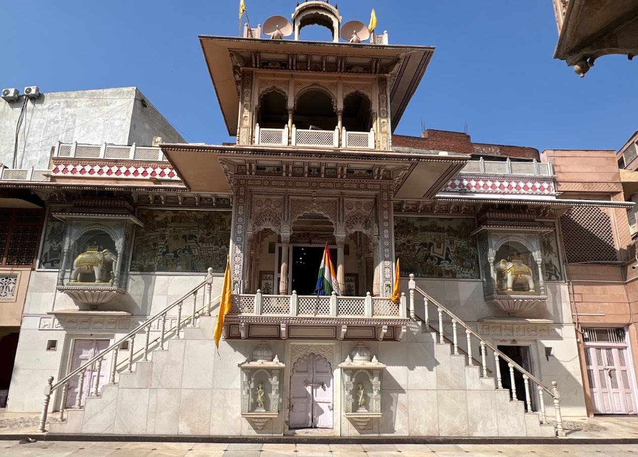 Shri Chintamani Parshvnath Shwetamber Jain Mandir, Daulat Ganj, Sarafa Bazar, Gwalior (M.P.) image 1