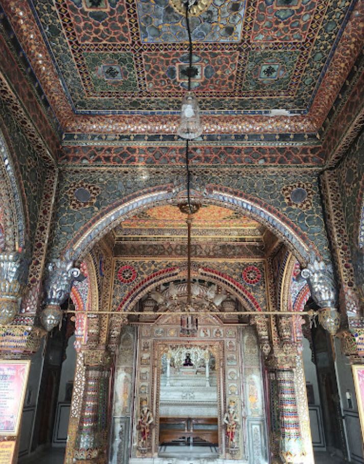 Shri Chintamani Parshvnath Shwetamber Jain Mandir, Daulat Ganj, Sarafa Bazar, Gwalior (M.P.) image 5