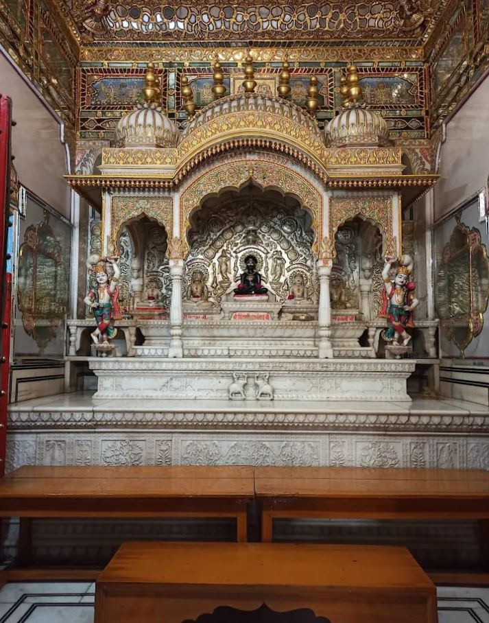 Shri Chintamani Parshvnath Shwetamber Jain Mandir, Daulat Ganj, Sarafa Bazar, Gwalior (M.P.) image 6