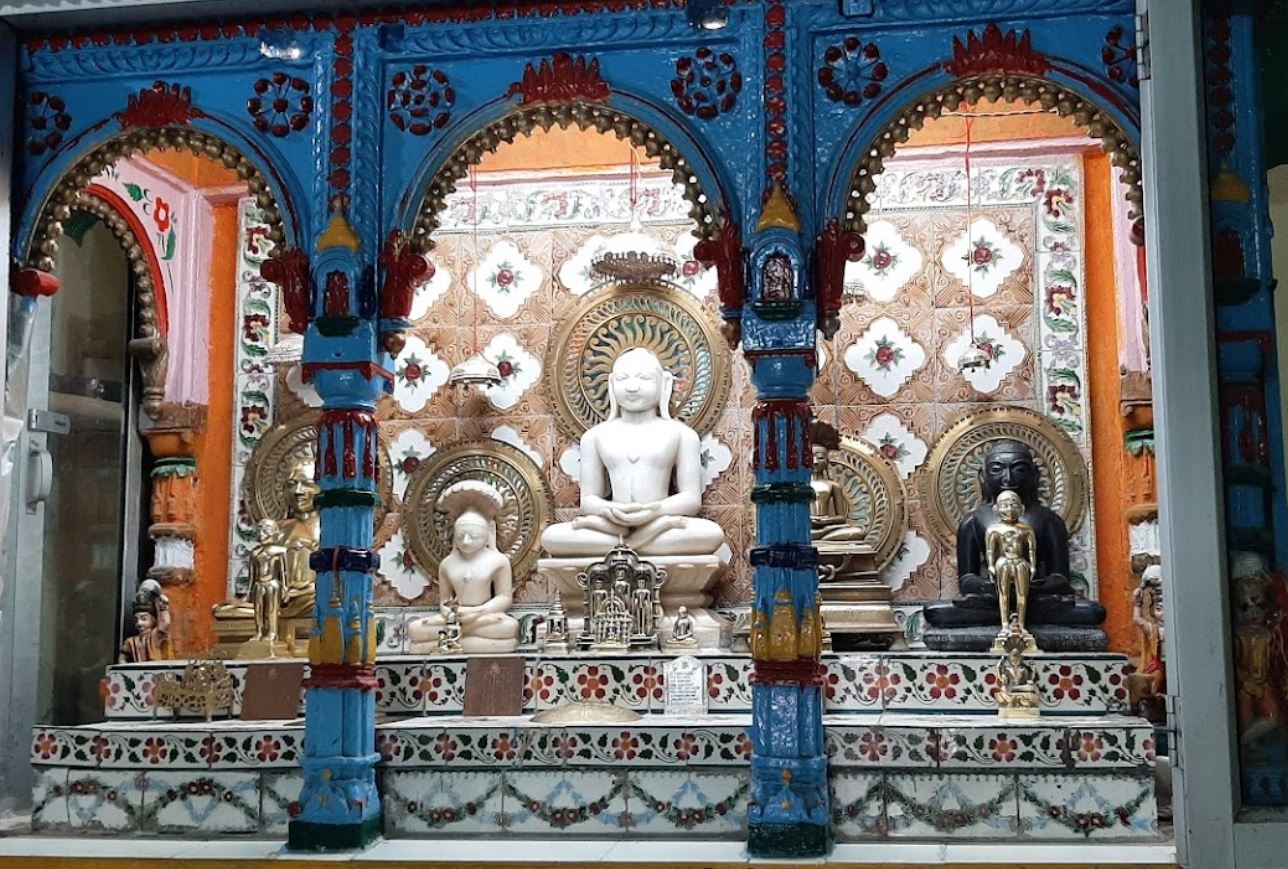 Shri Nagoriyan Digamber Jain Mandir, Daulat Ganj, Sarafa Bazar, Gwalior (M.P.) image 1