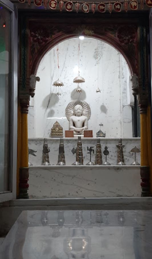 Shri Nagoriyan Digamber Jain Mandir, Daulat Ganj, Sarafa Bazar, Gwalior (M.P.) image 2