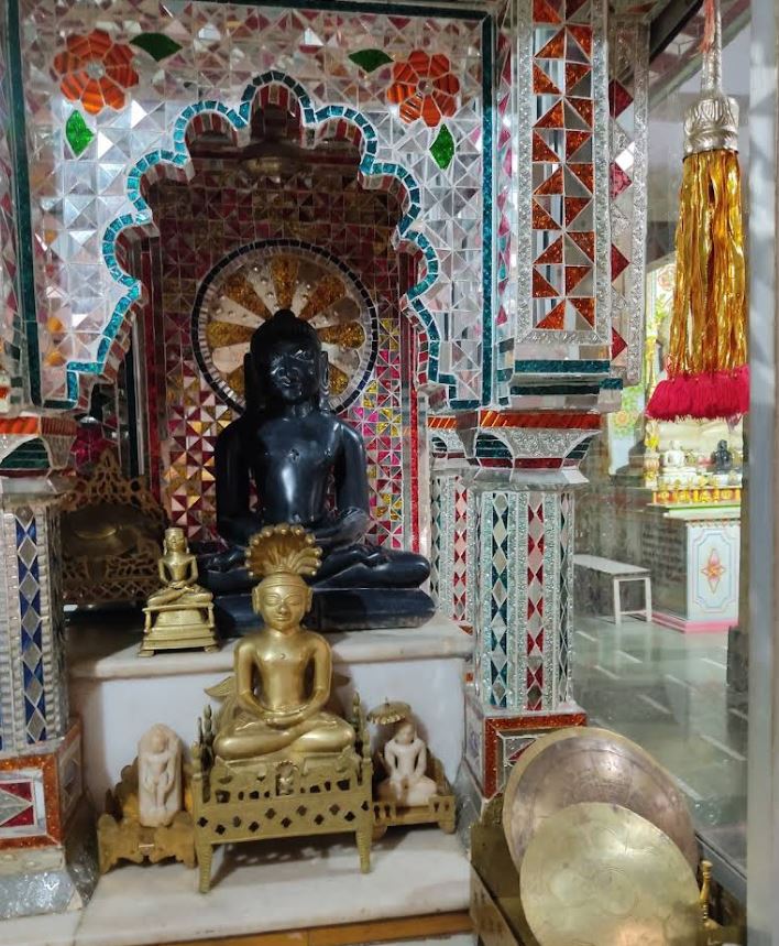 Shri 1008 Parshvnath Digamber Jain Mandir, Malhar Garh, District - Ashoknagar (M.P.) image 4