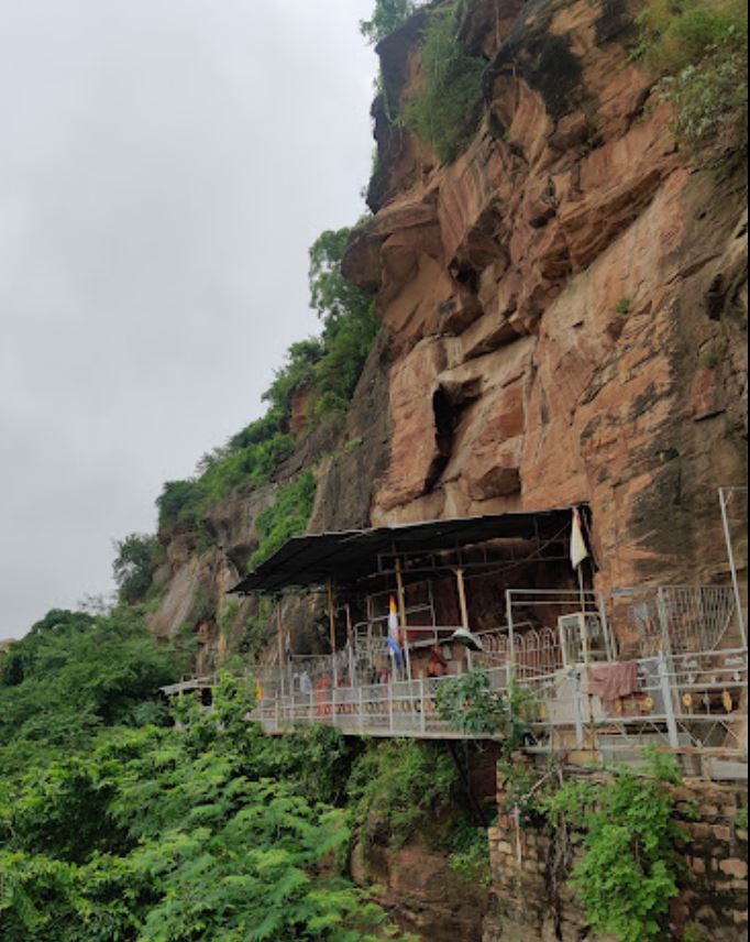 Shri Mata Trishala Atishaya Kshetra Digamber Jain Mandir, Trishalagiri, Gwalior Fort, Gwalior (M.P.) image 4