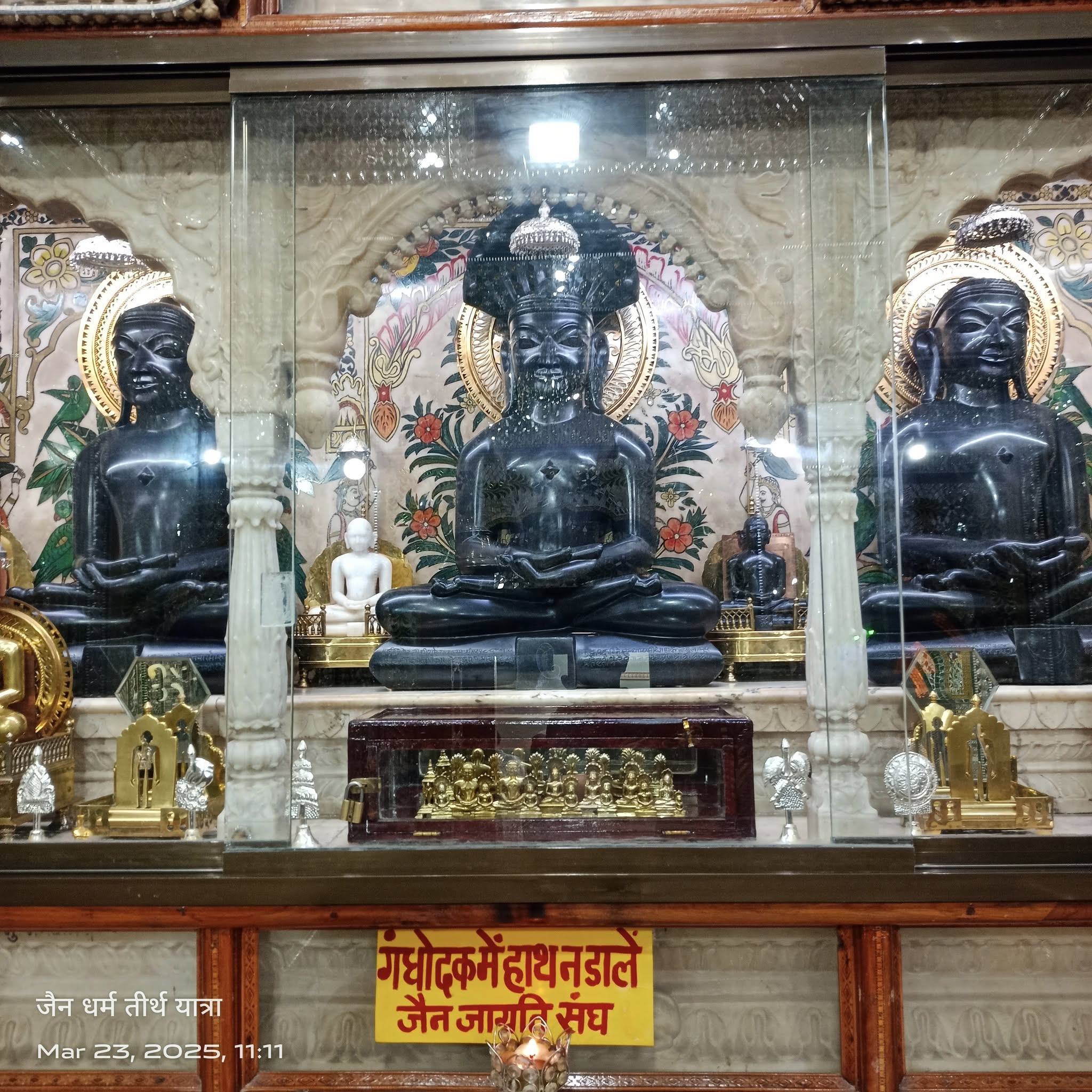 Shri Parshvnath Digamber Jain Mandir Bariyawala, Lal Mandir, Hanumantal Ward, Jabalpur (M.P.) image 8