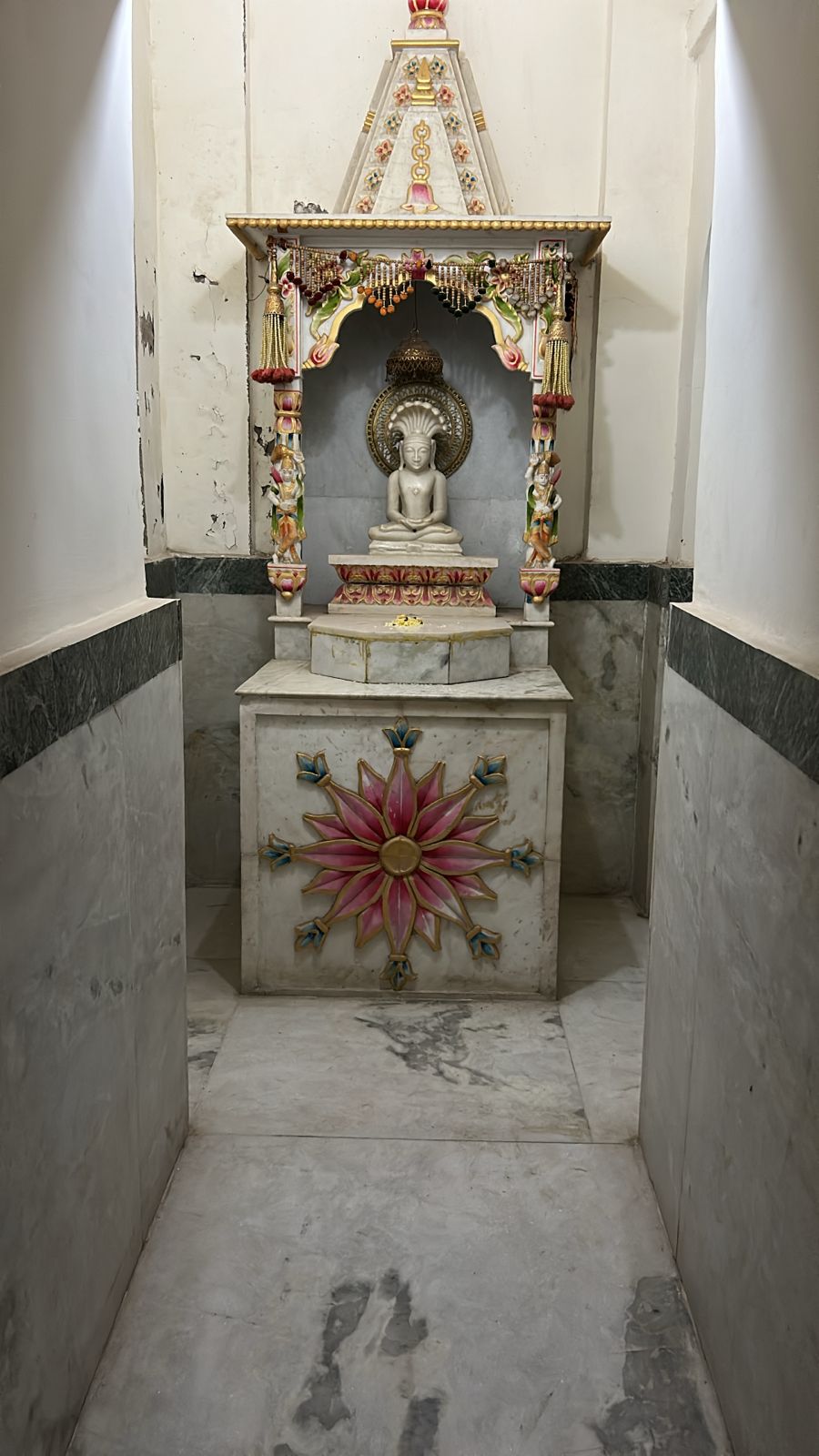 Shri 1008 Ajitnath Digamber Jain Mandir, Talhati Mandir No. 6, Sonagiri, Sinawal, District - Datia (M.P.) image 6