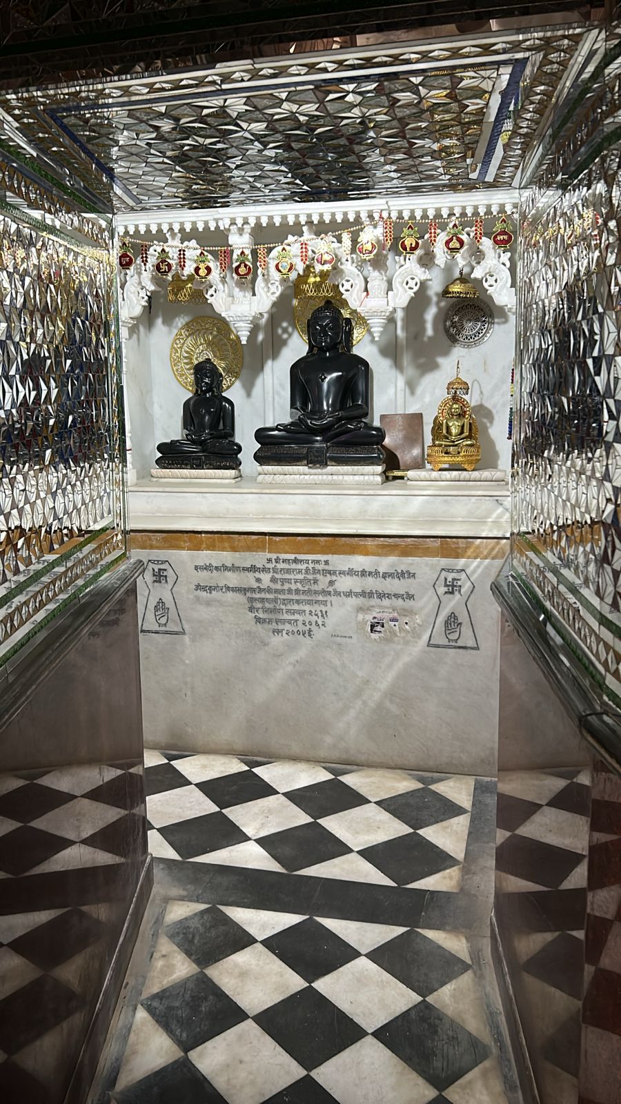 Shri 1008 Parshvnath Digamber Jain Mandir, Talhati Mandir No. 7, Sonagiri, Sinawal, District - Datia (M.P.) image 10