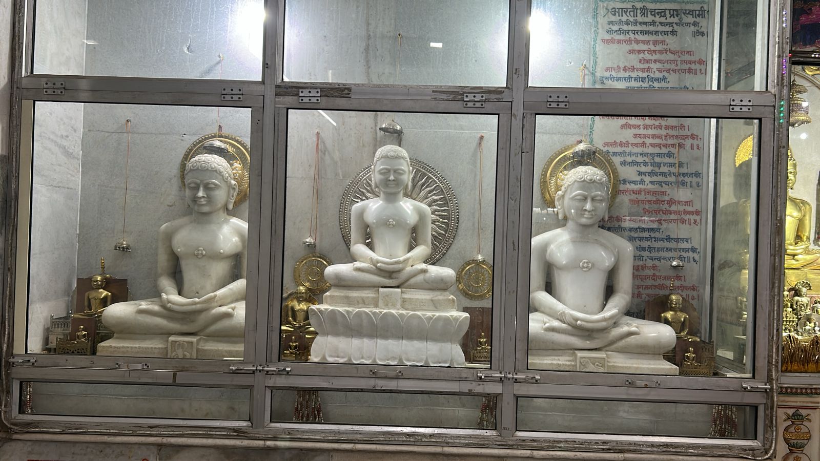 Shri 1008 Chandraprabhu Digamber Jain Mandir, Shri 108 Sumatisagar Ji Tyagi Vrati Ashram, Talhati Mandir No. 18, Sonagiri, Sinawal, District - Datia (M.P.) image 2