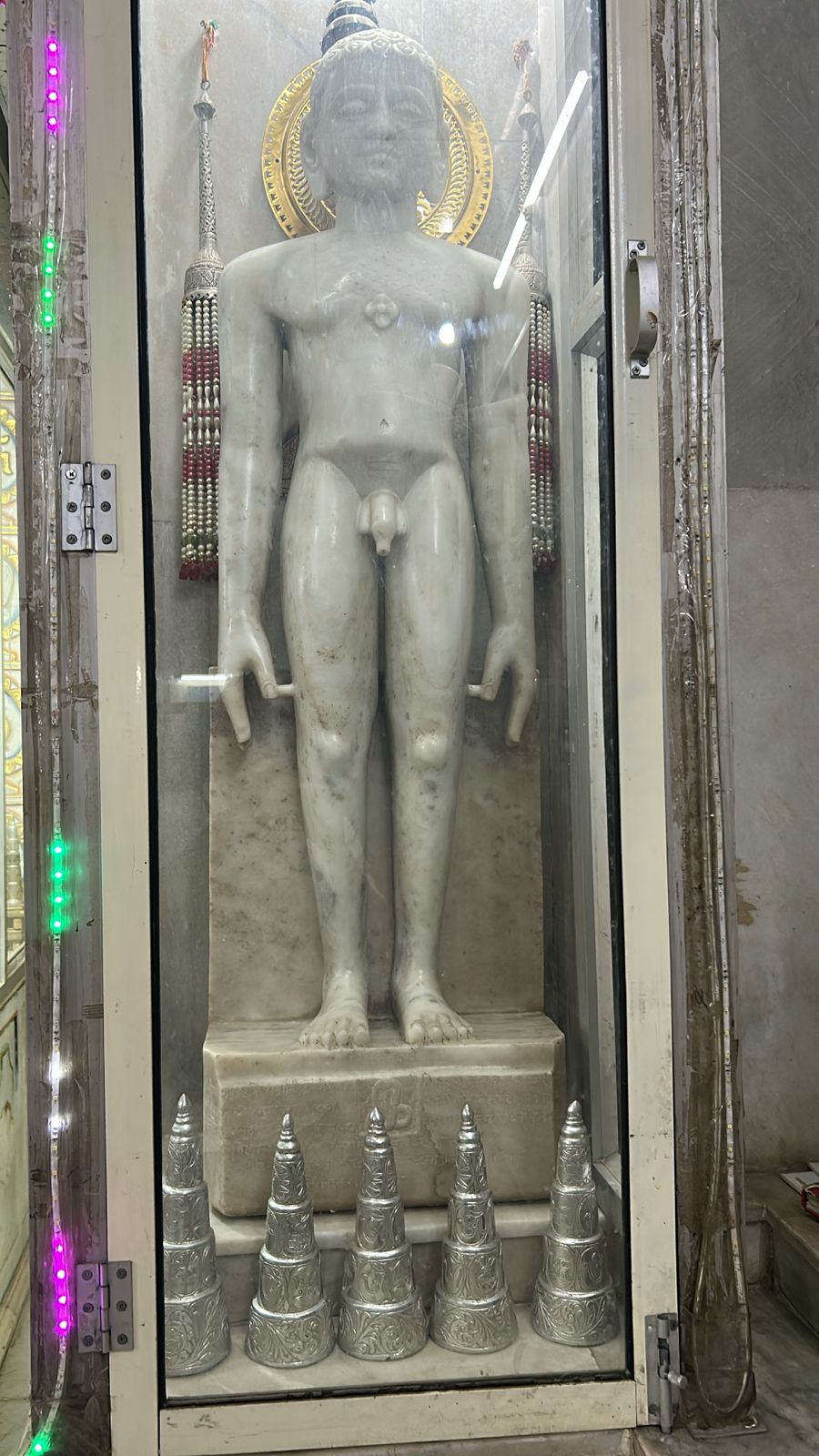 Shri 1008 Chandraprabhu Digamber Jain Mandir, Shri 108 Sumatisagar Ji Tyagi Vrati Ashram, Talhati Mandir No. 18, Sonagiri, Sinawal, District - Datia (M.P.) image 4