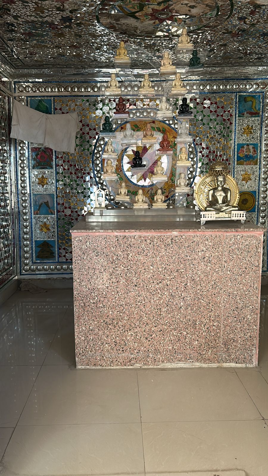 Shri Gokuldas Jaiswal Digamber Jain Mandir, Talhati Mandir No. 19, Sonagiri, Sinawal, District - Datia (M.P.) image 3