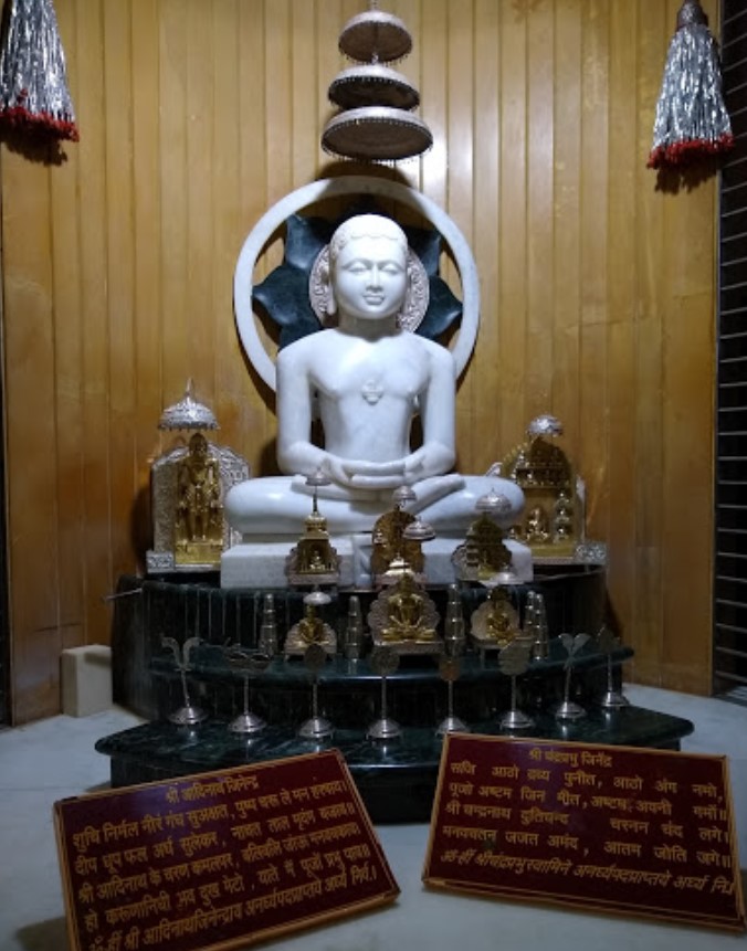 Shri 1008 Chandraprabhu Digamber Jain Mandir, Indira Path Road, Subhadra Nagar, Kopargaon, District - Ahmednagar (Maharashtra) image 3