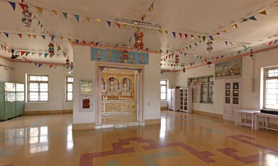 Shri 1008 Bhagwan Shri Shantinath Digamber Jain Mandir, Gondal, District - Rajkot (Gujarat) image 1