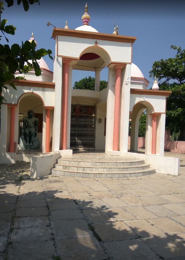 Shri 1008 Chandraprabhu Digambar Jain Mandir, Omerga (Umarga), District-Osmanabad (Maharashtra) image 4