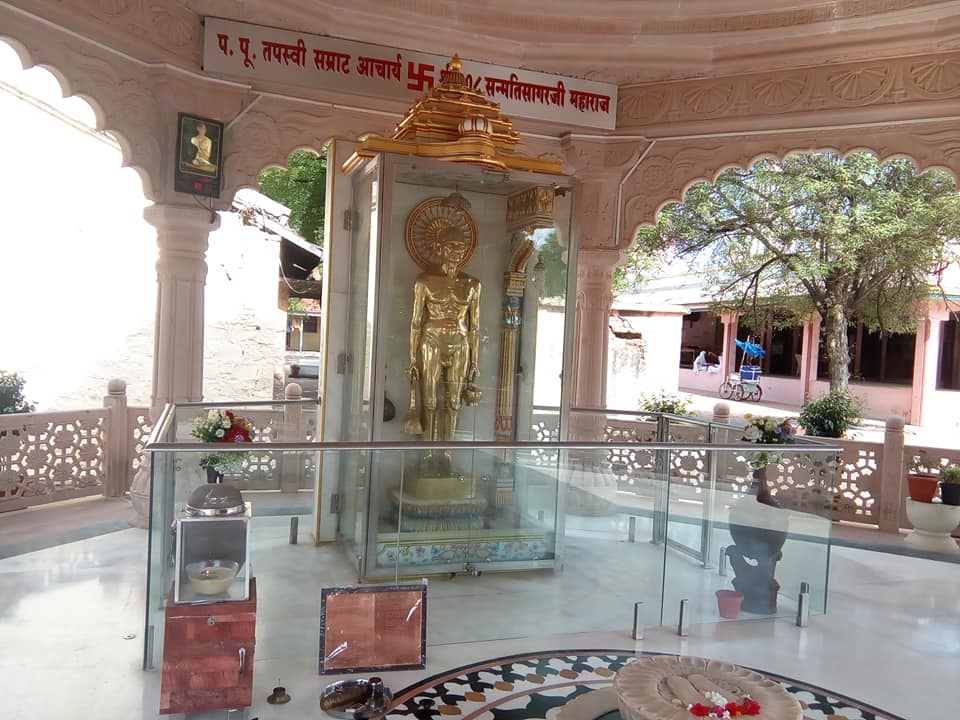 Shri Brahmnath Puratan Digamber Jain  Mandir, Kunjvan, Udgaon, District-Kolhapur (Mahrashtra) image 8