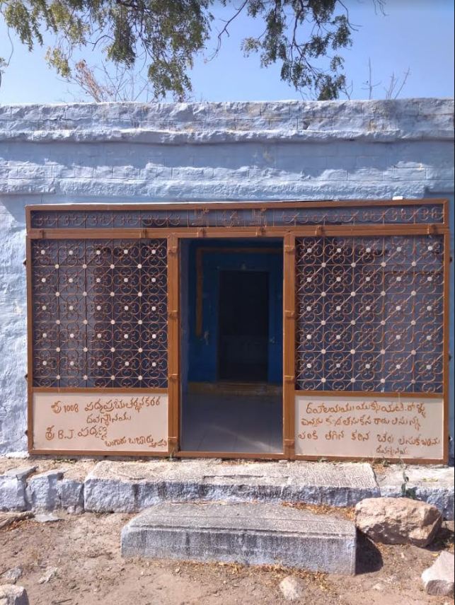Shri Padamprabh Tirthankar Digambar Jinalaya, Kammarachedu Village, District-Kurnool (Andhra Pradesh) image 2