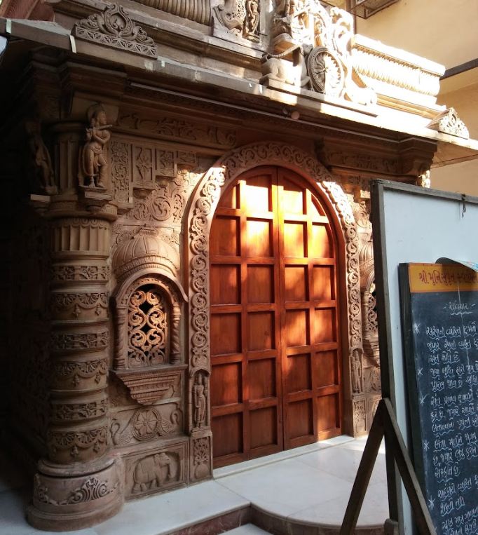 Shree Munisuvrat Swami Shwetambar Jain Derasar, Swastik Society, JVPD Scheme,  Vile Parle East, Mumbai (Maharashtra) image 1