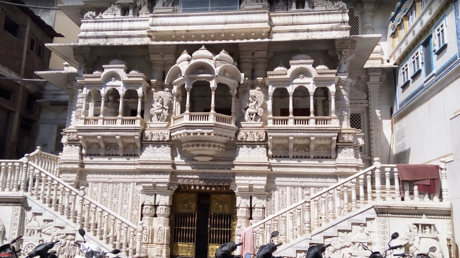Shri Sambhavnath Jain Shwetamber Mandir, Sambhavnath Chowk, Gujari, Kolhapur (Maharashtra) image 2