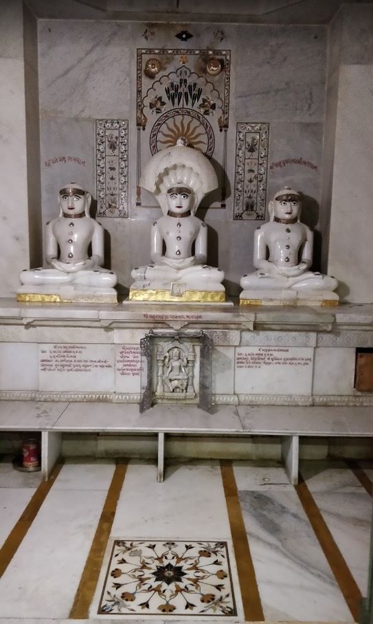 Shri Munisuvrat Swami Jain Mandir, Kothi Road, Shrimalipol, Old Town, Bharuch (Gujarat) image 6
